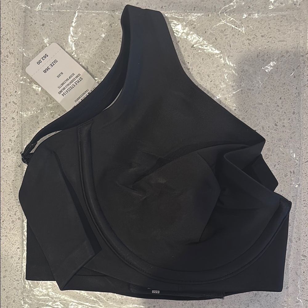 SOMA Black and tan bras 36b